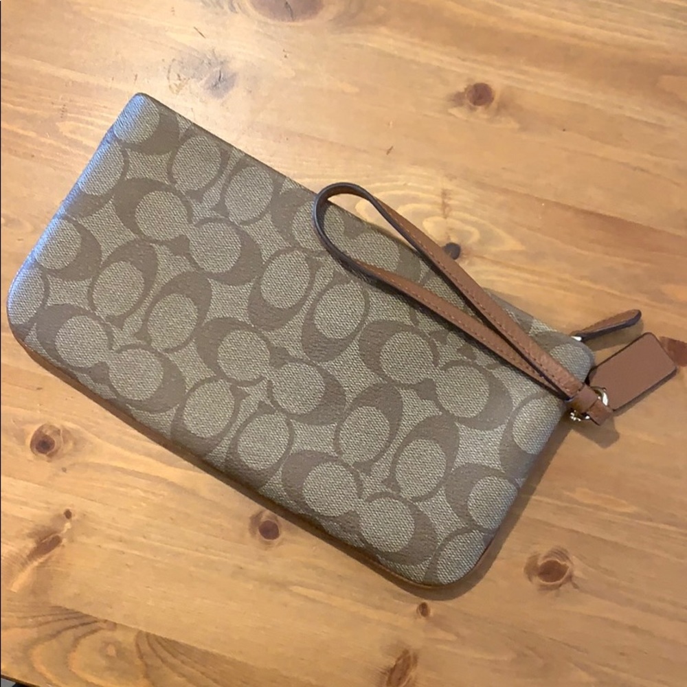 COACH LARGE WRISTLET F65748 KHAKI/SADDLE - Picture 7 of 7